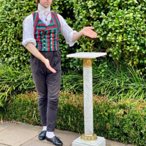 COLUNA executada em  MÁRMORE DE CARRARA BRANCO.