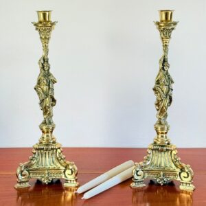 PAR DE CASTIÇAIS em bela fundição em BRONZE dourado