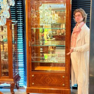 Cristaleira ao estilo Regência