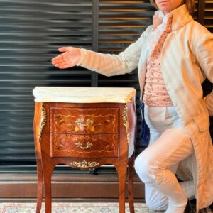 PETIT CÔMODA ao estilo eclético da virada do século XX