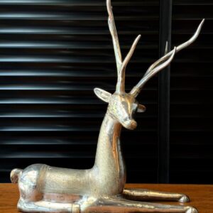ESCULTURA DE CERVO executada em PETIT-BRONZE e finalizada em BANHO DE PRATA