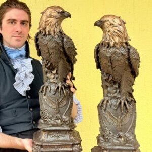 PAR DE ESCULTURAS DE ÁGUIAS em PETIT-BRONZE