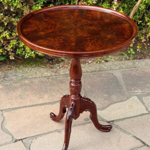 MESA AUXILIAR executada ao estilo LOUIS PHILIPPE