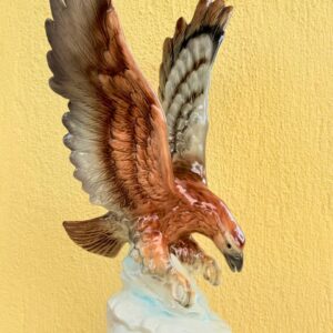 FIGURINE DE ÁGUIA executado em fina FAIANÇA