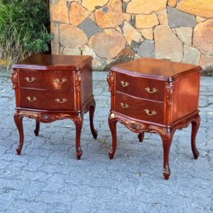 PAR DE CÔMODAS DE CABECEIRA ao elegante estilo NEO-VICTORIANO